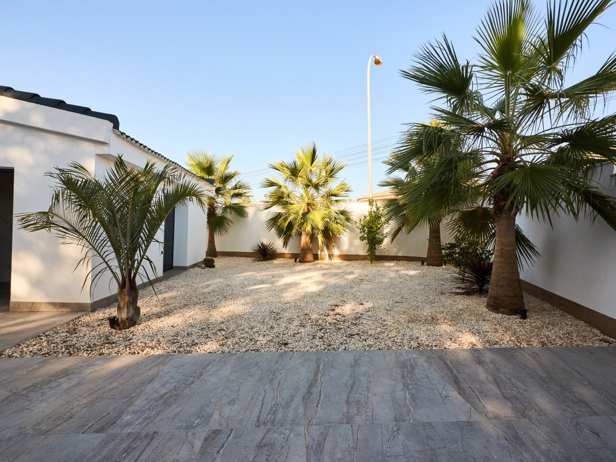 5 Bed Detached Villa in Rojales