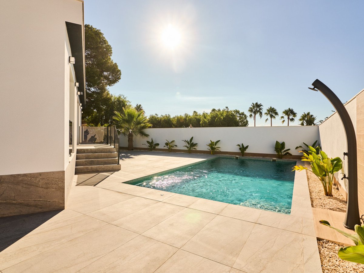 5 Bed Detached Villa in Rojales