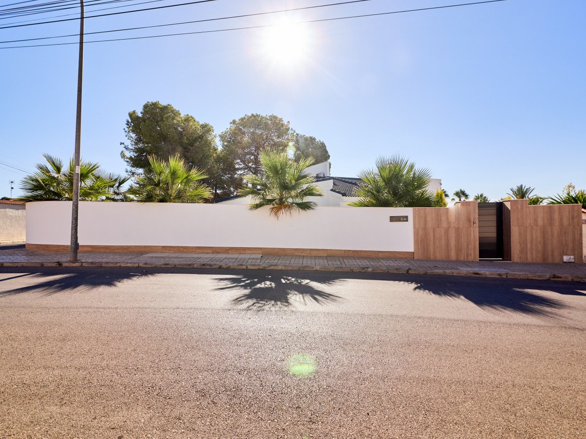 5 Bed Detached Villa in Rojales