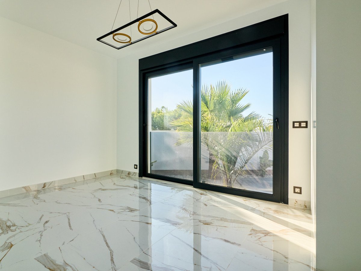5 Bed Detached Villa in Rojales