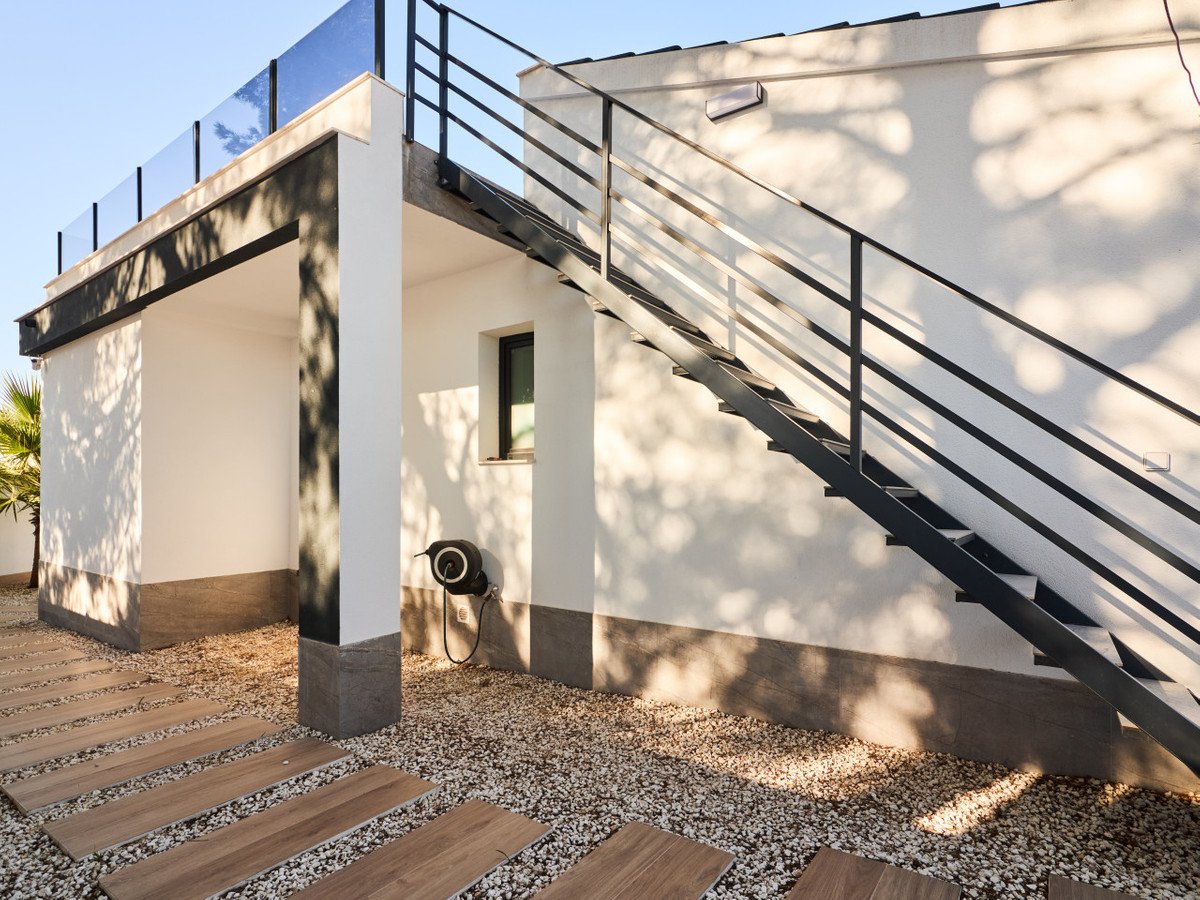 5 Bed Detached Villa in Rojales
