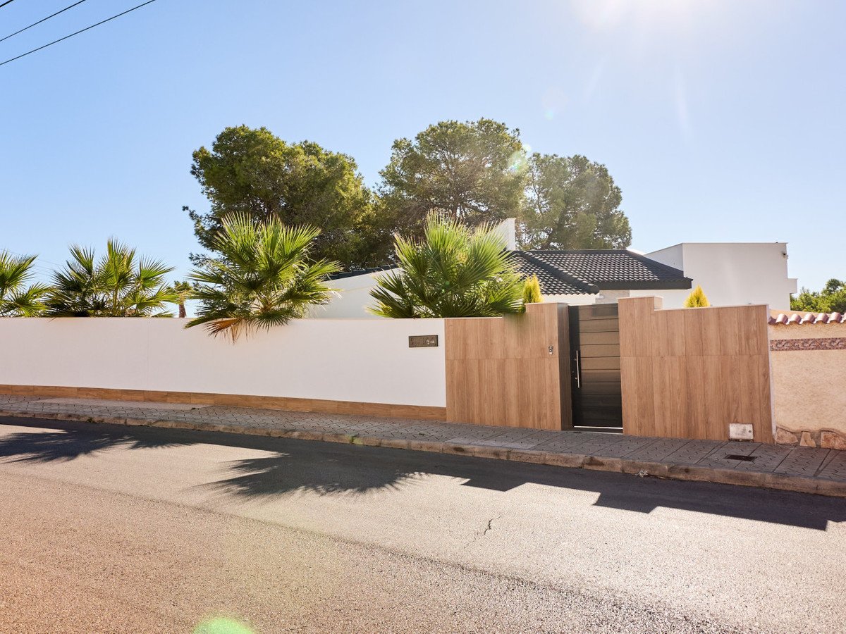 5 Bed Detached Villa in Rojales