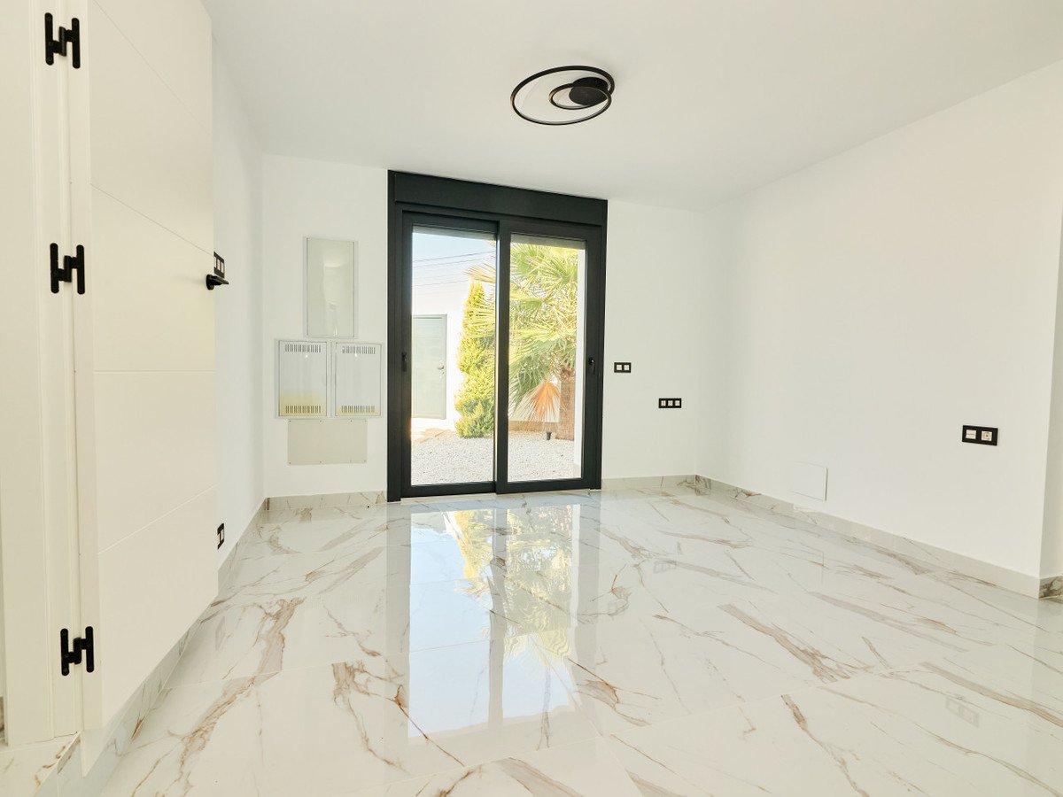 5 Bed Detached Villa in Rojales