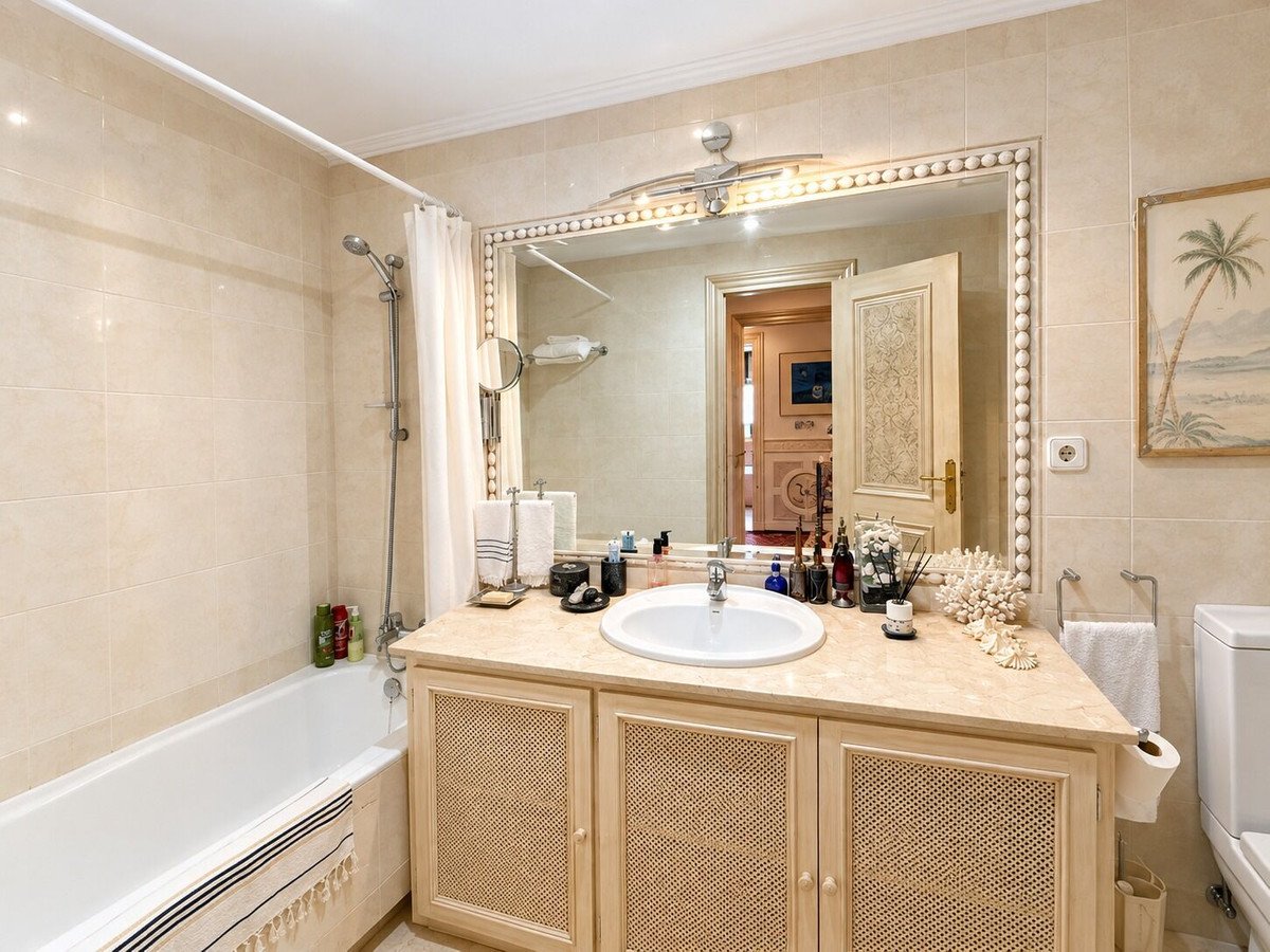 4 Bed Townhouse in Benahavís