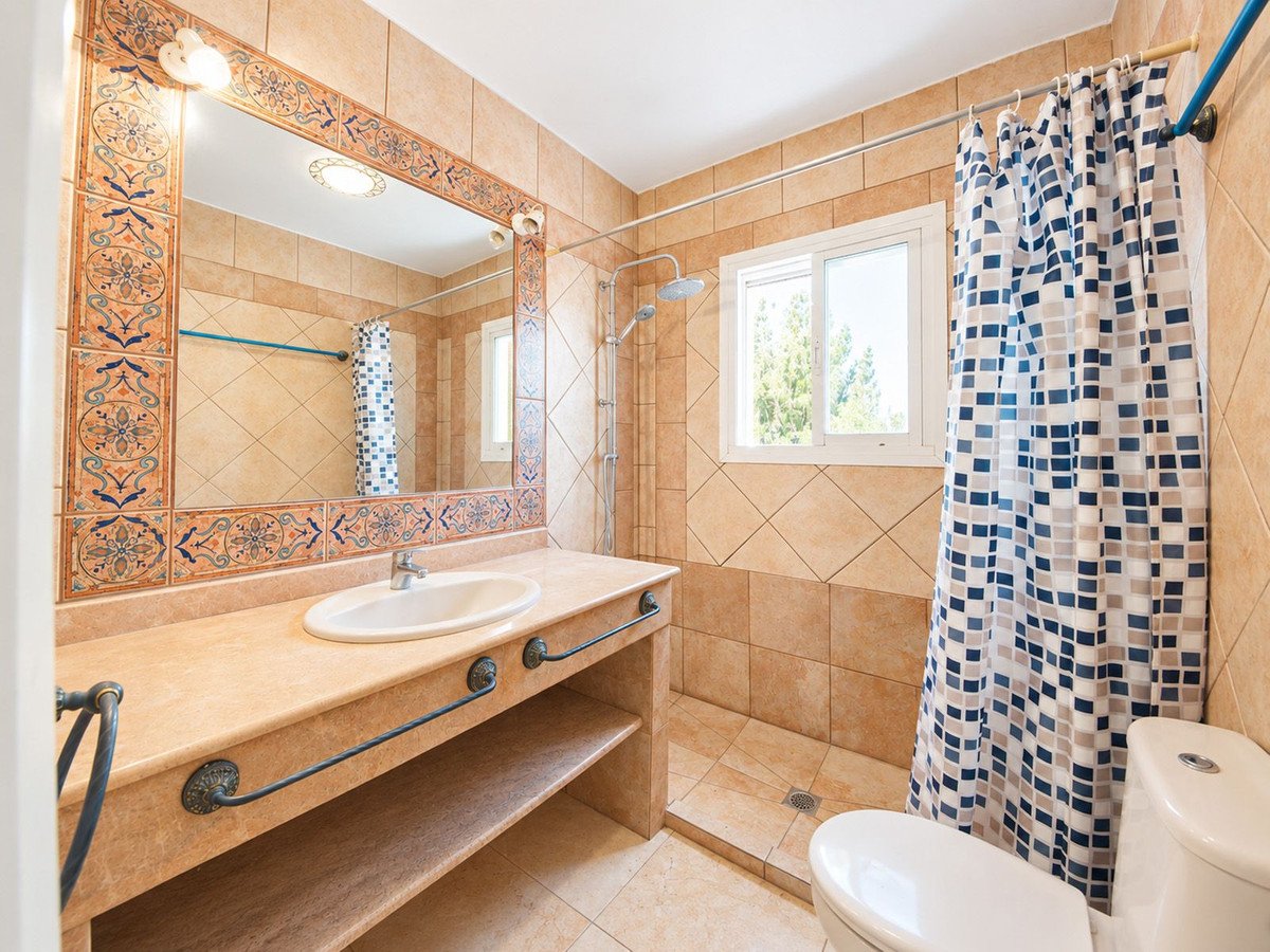 4 Bed Detached Villa in Marbella
