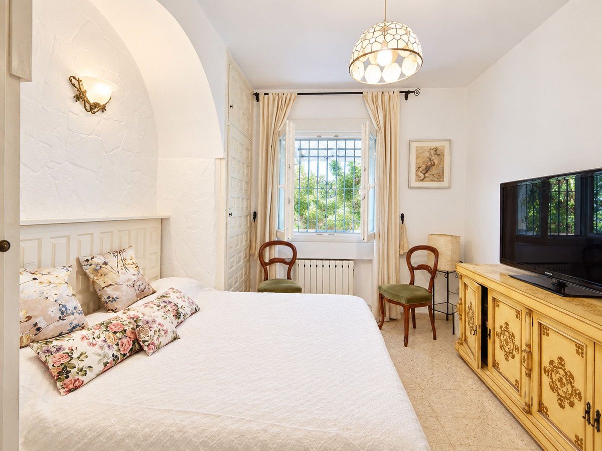 4 Bed Detached Villa in Marbella