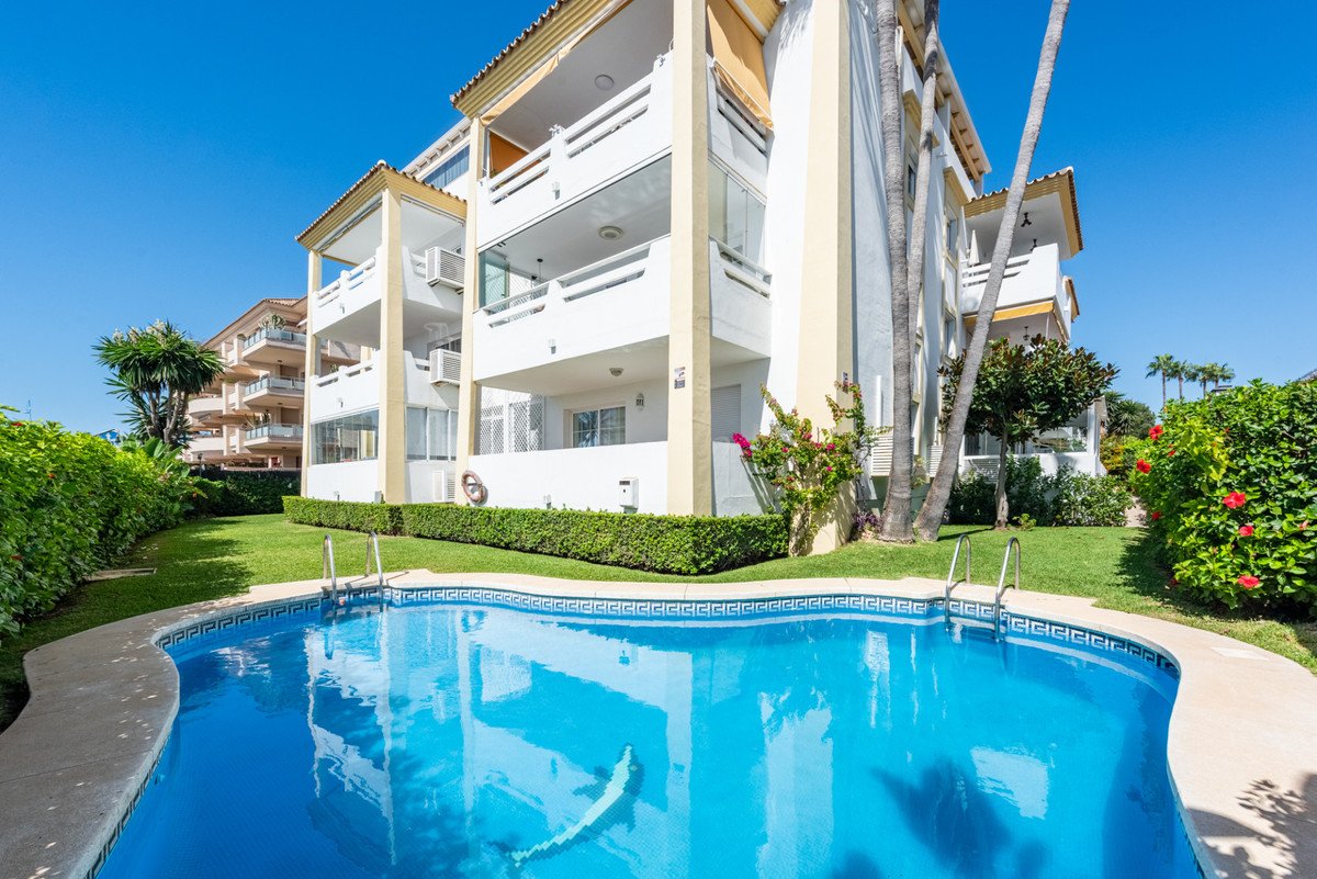 3 Bed Middle Floor Apartment in San Pedro de Alcántara
