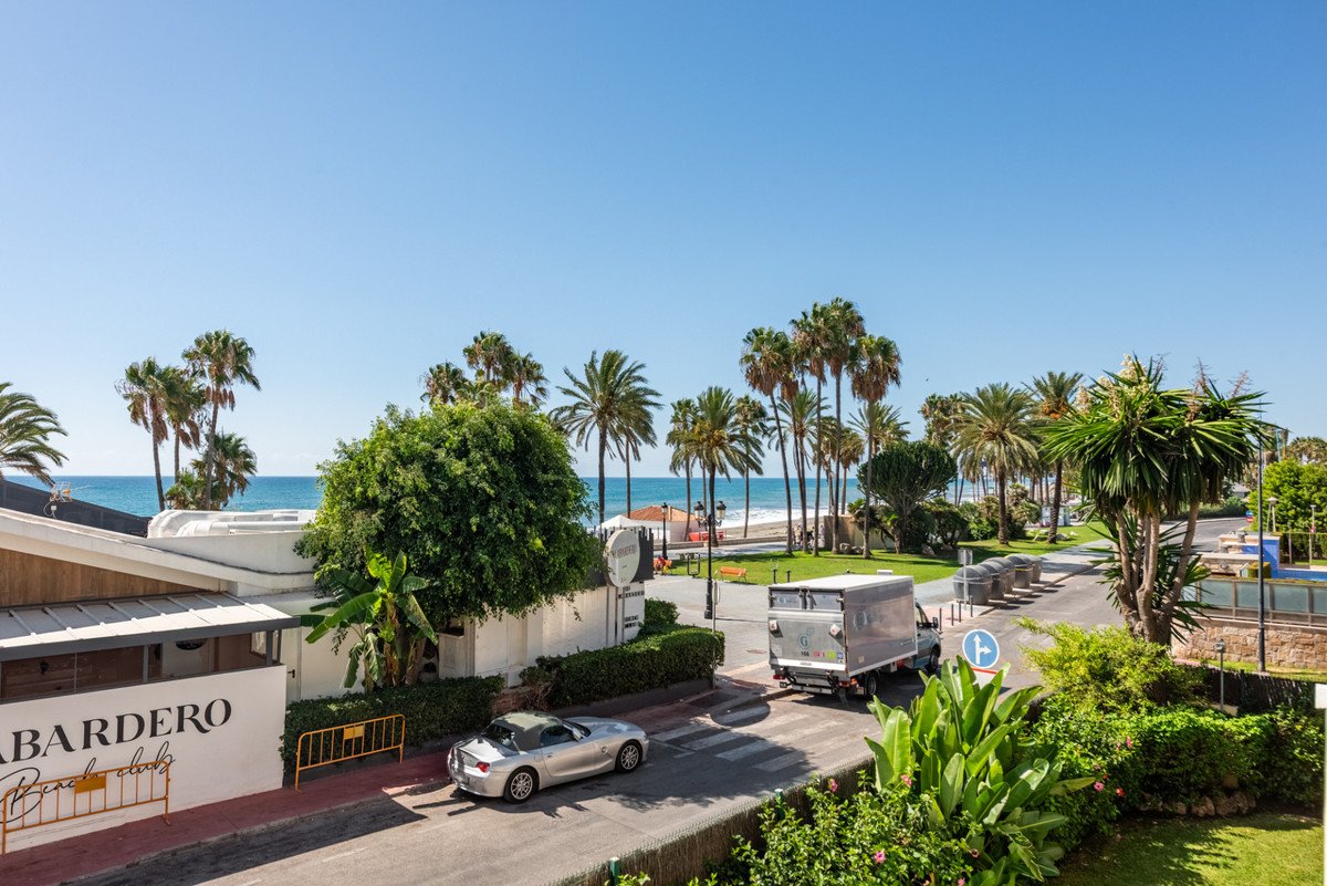 3 Bed Middle Floor Apartment in San Pedro de Alcántara