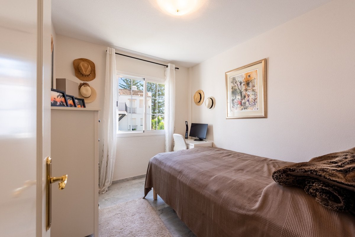 3 Bed Middle Floor Apartment in San Pedro de Alcántara