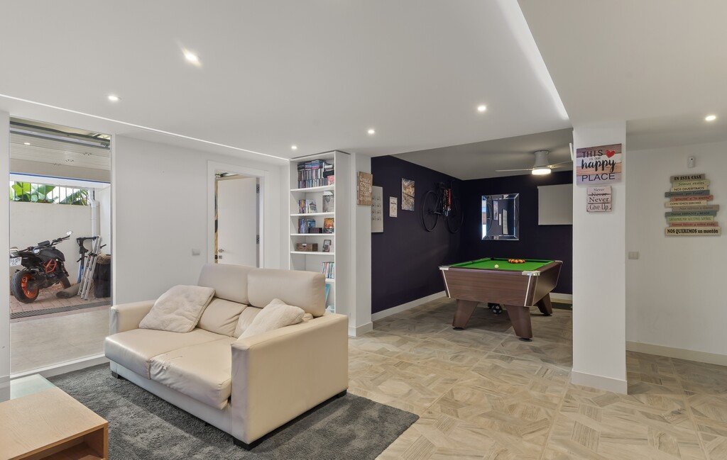 4 Bed Detached Villa in Estepona