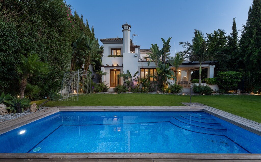 4 Bed Detached Villa in Estepona