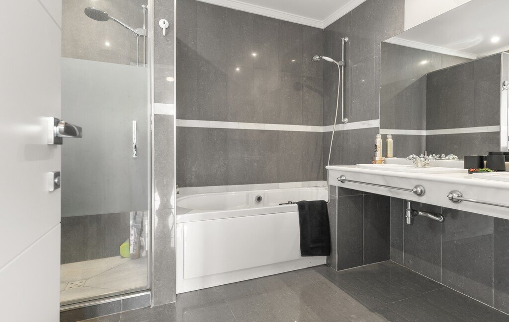 4 Bed Detached Villa in Estepona