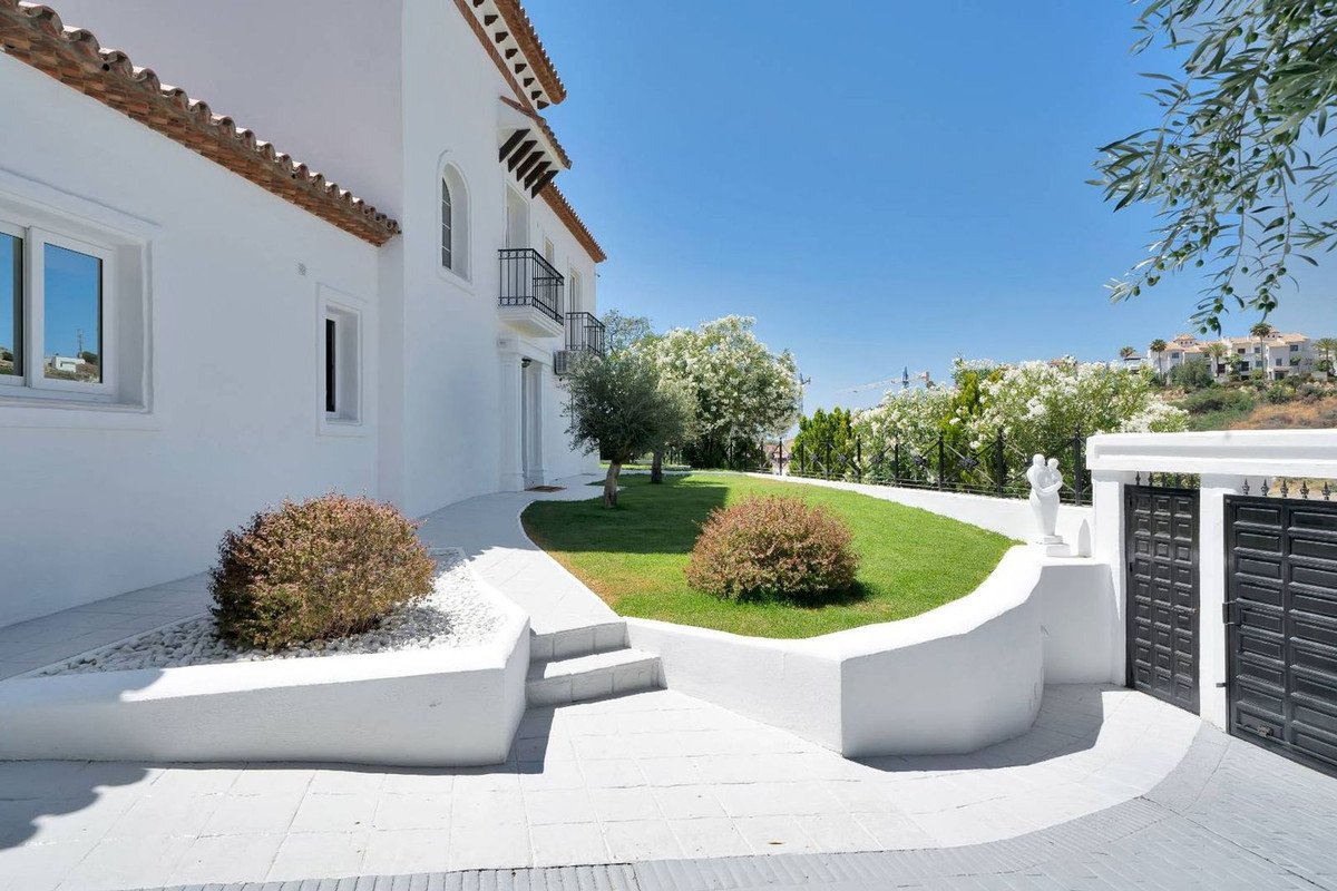 5 Bed Detached Villa in Benahavís