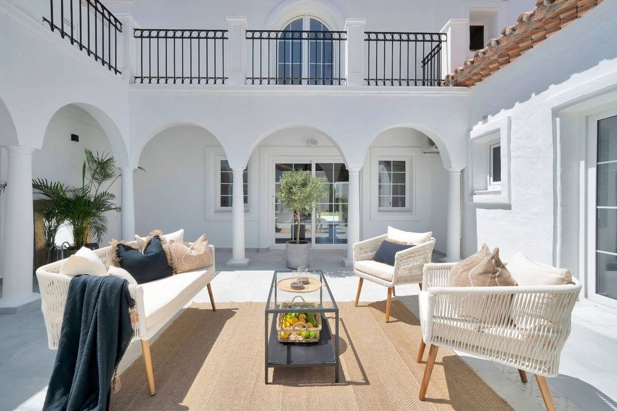 5 Bed Detached Villa in Benahavís