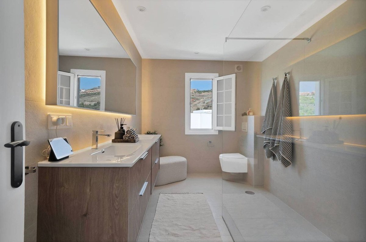 5 Bed Detached Villa in Benahavís