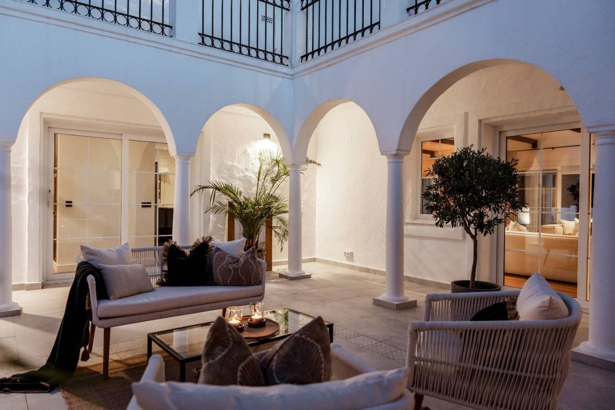 5 Bed Detached Villa in Benahavís