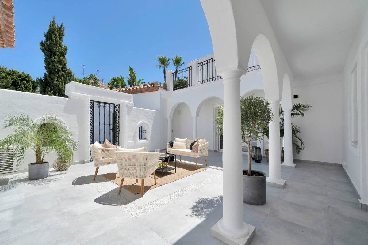 5 Bed Detached Villa in Benahavís