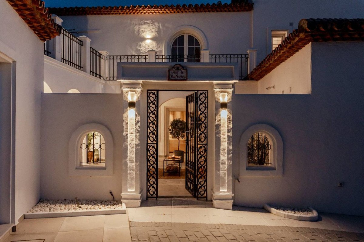 5 Bed Detached Villa in Benahavís
