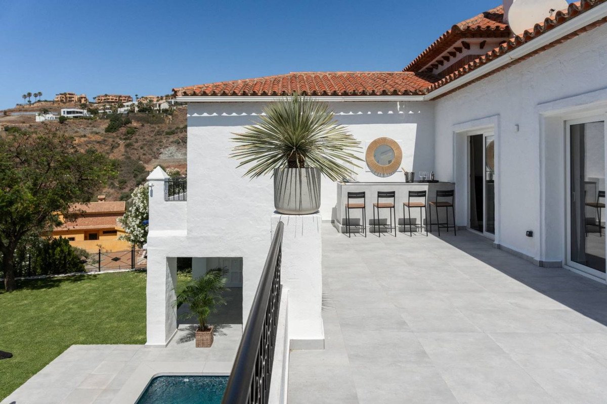 5 Bed Detached Villa in Benahavís