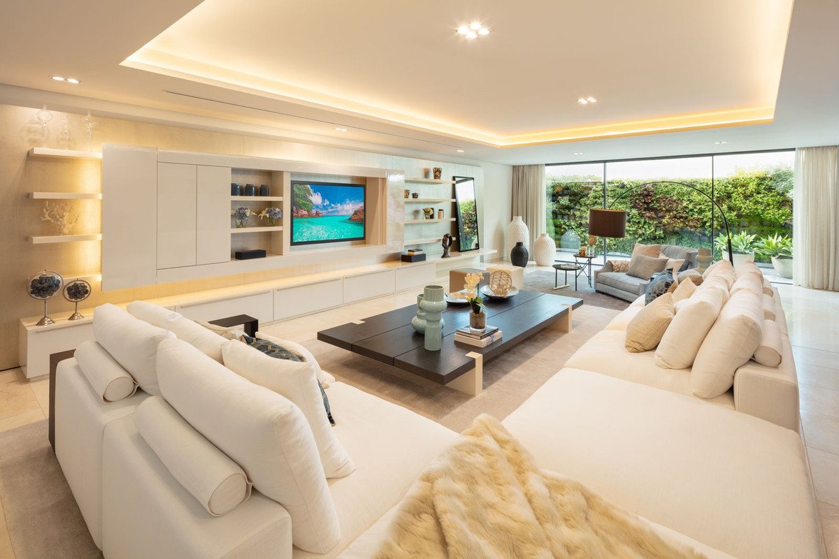 6 Bed Detached Villa in Nueva Andalucía