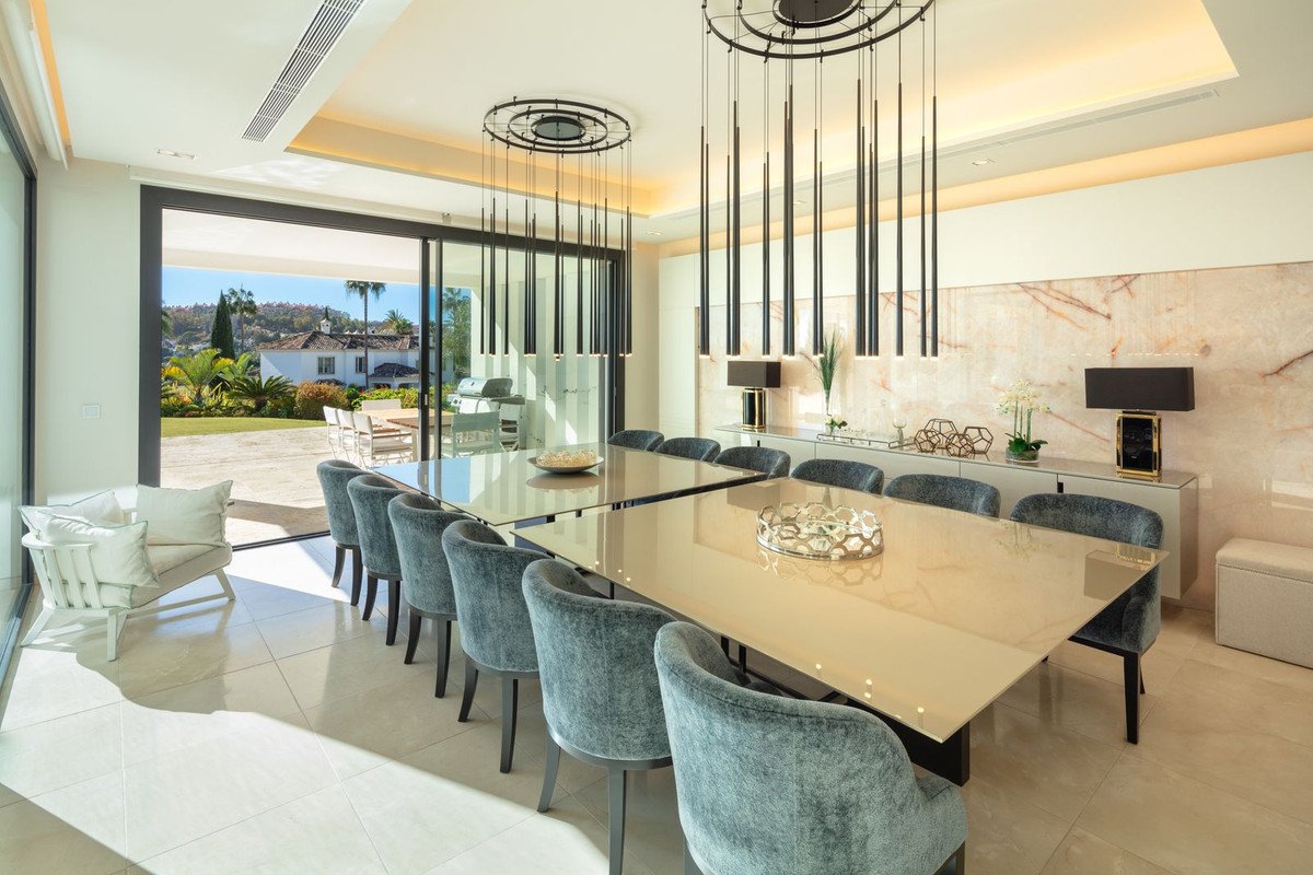 6 Bed Detached Villa in Nueva Andalucía
