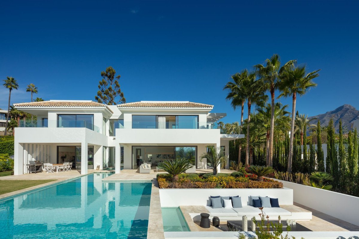 6 Bed Detached Villa in Nueva Andalucía