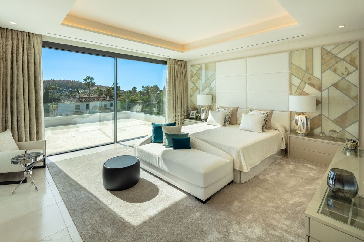 6 Bed Detached Villa in Nueva Andalucía