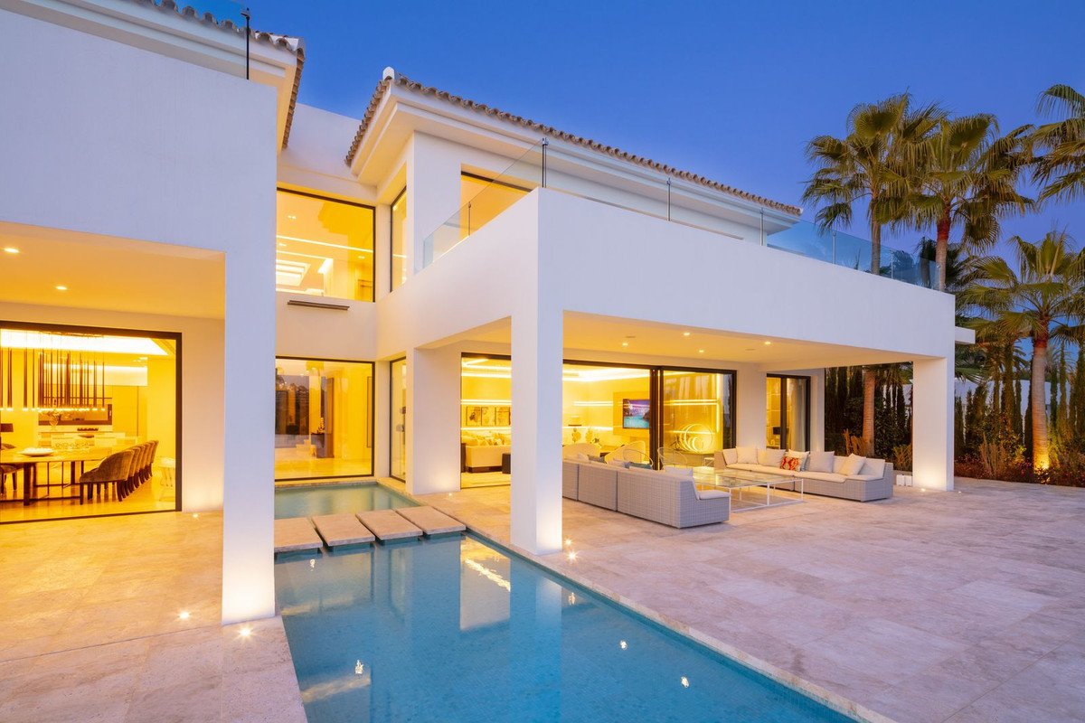 6 Bed Detached Villa in Nueva Andalucía