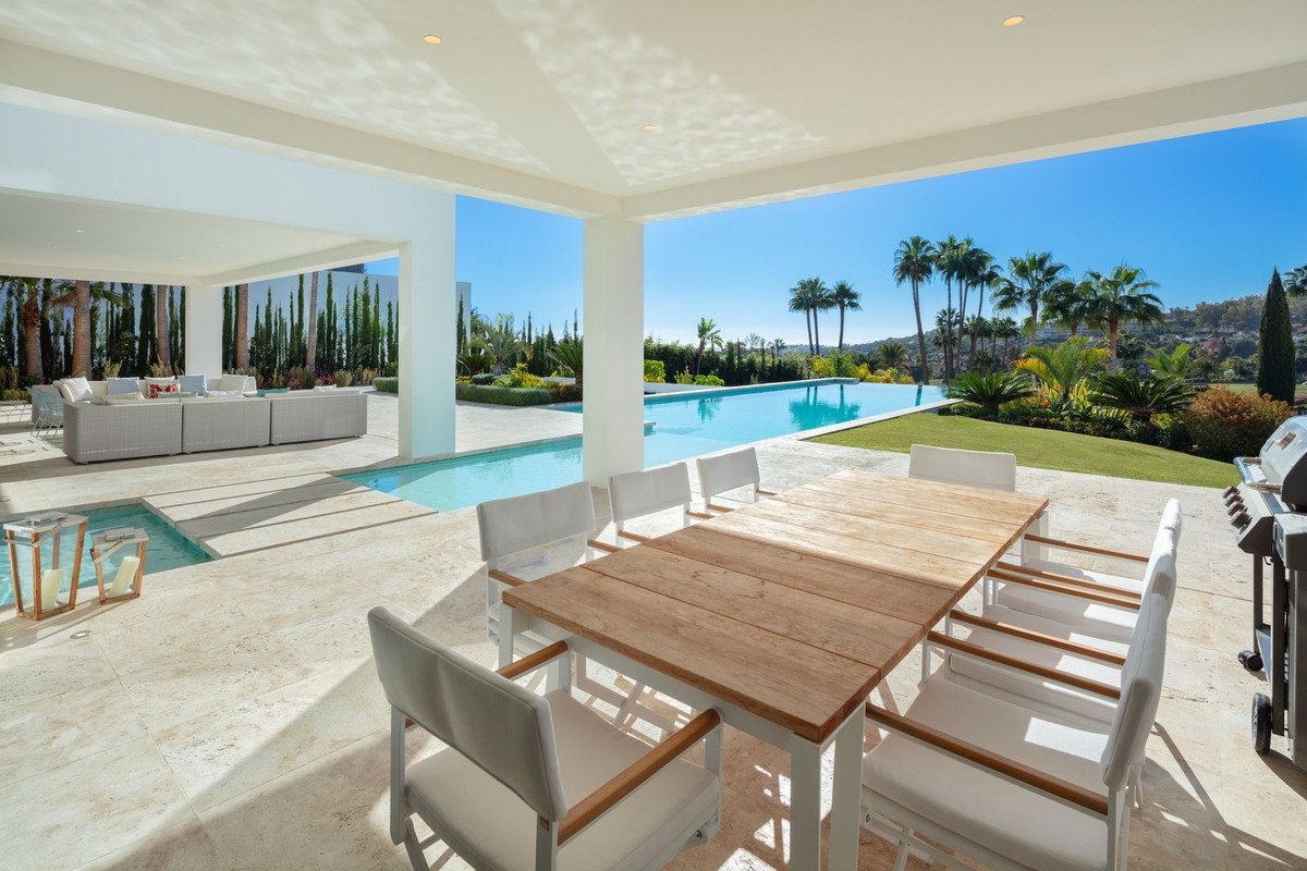 6 Bed Detached Villa in Nueva Andalucía