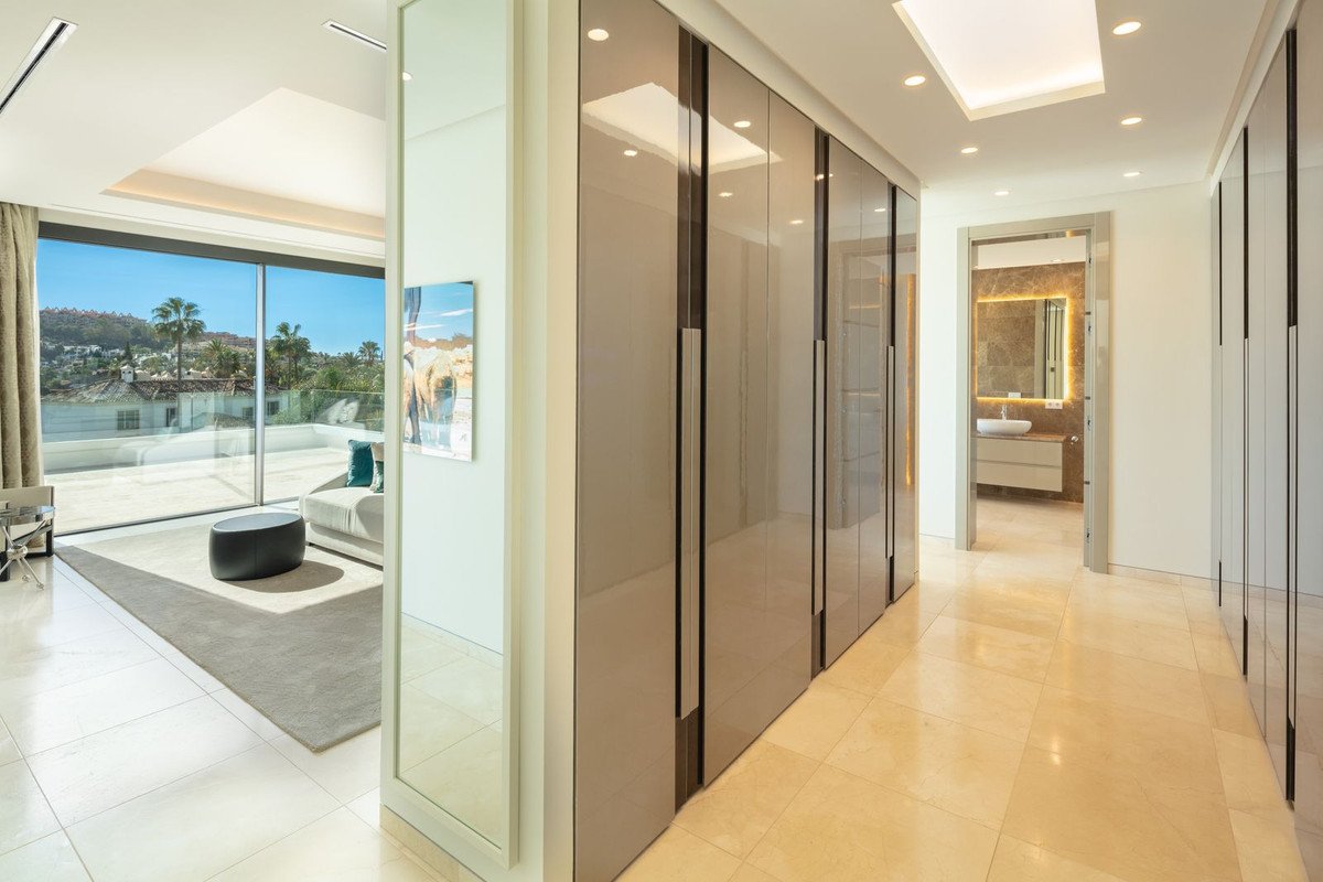 6 Bed Detached Villa in Nueva Andalucía