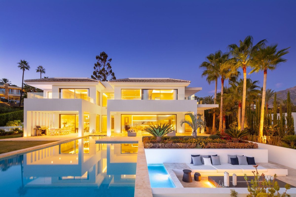 6 Bed Detached Villa in Nueva Andalucía
