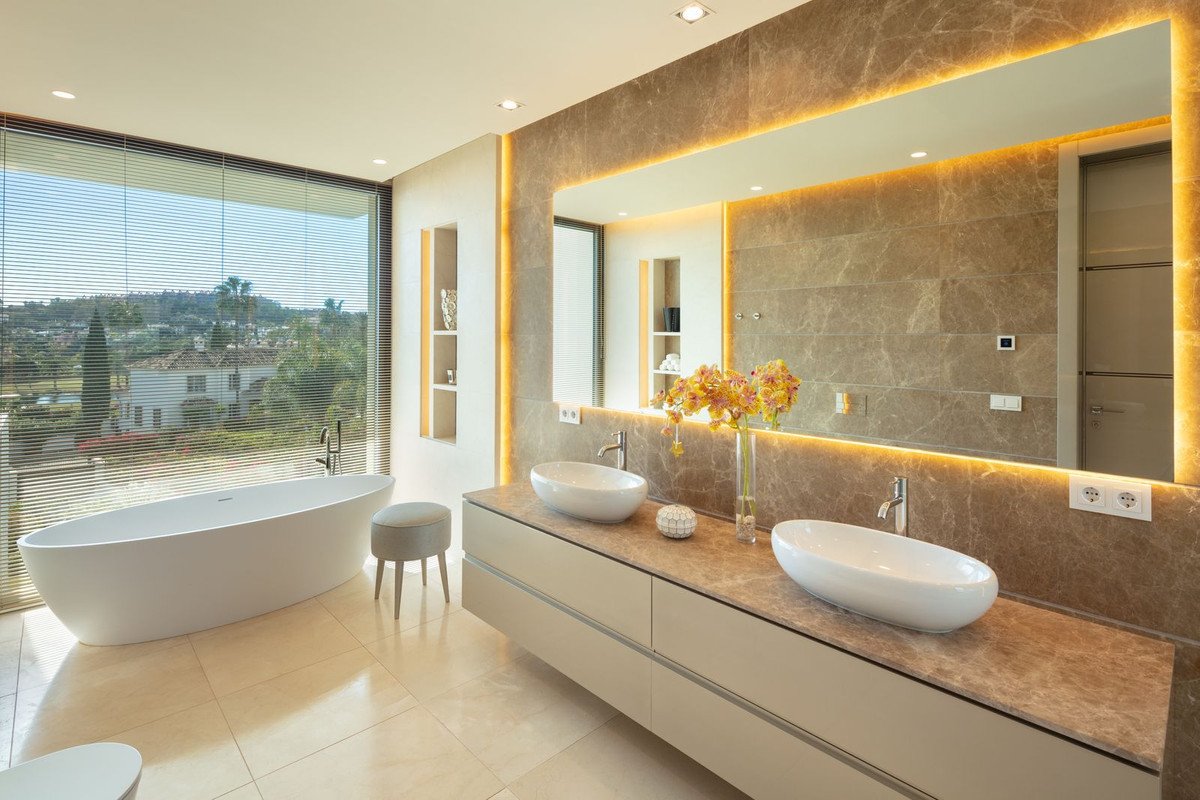 6 Bed Detached Villa in Nueva Andalucía