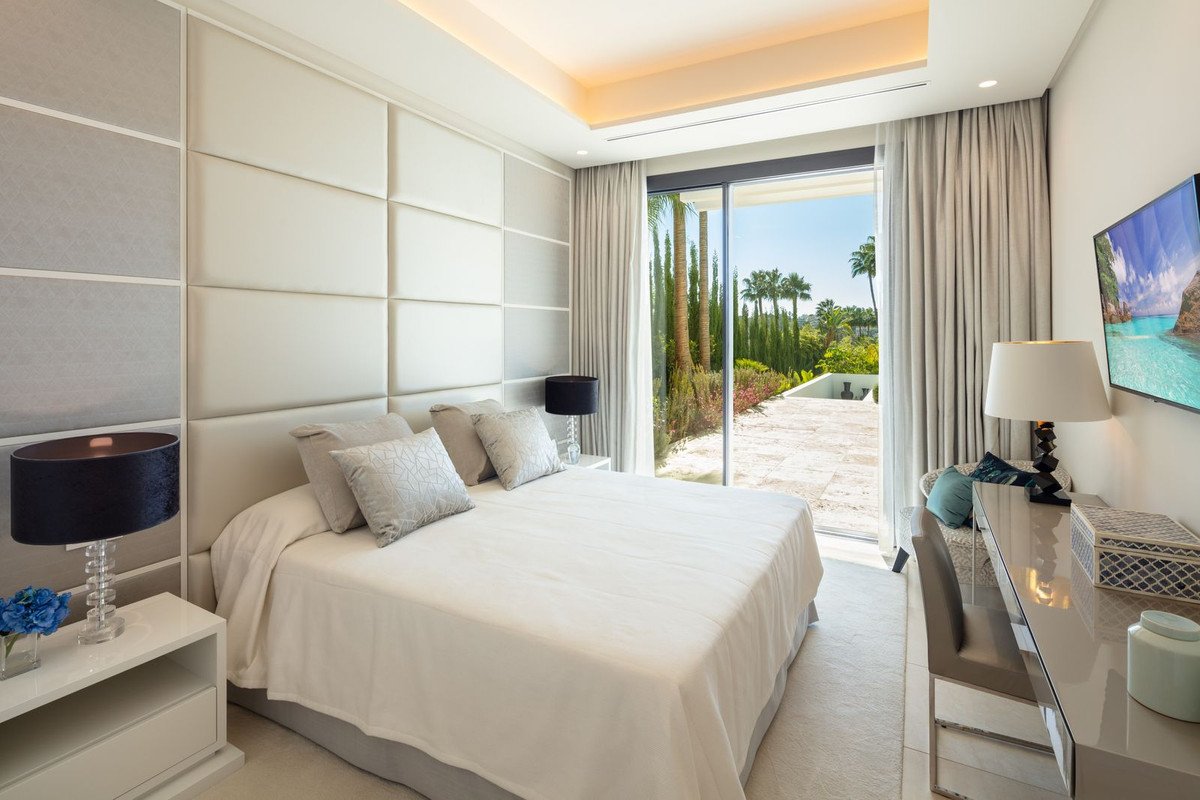 6 Bed Detached Villa in Nueva Andalucía