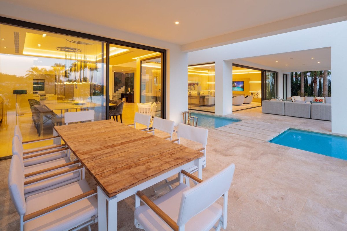 6 Bed Detached Villa in Nueva Andalucía
