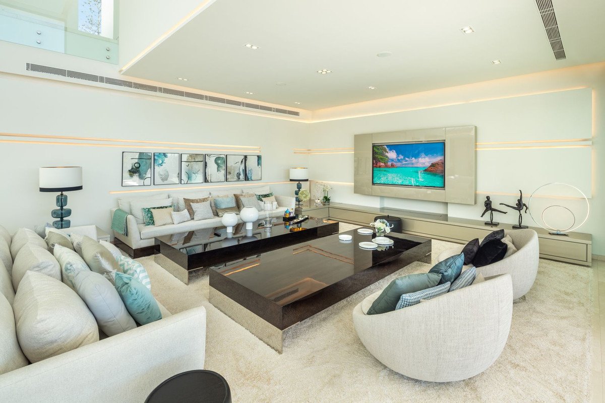 6 Bed Detached Villa in Nueva Andalucía