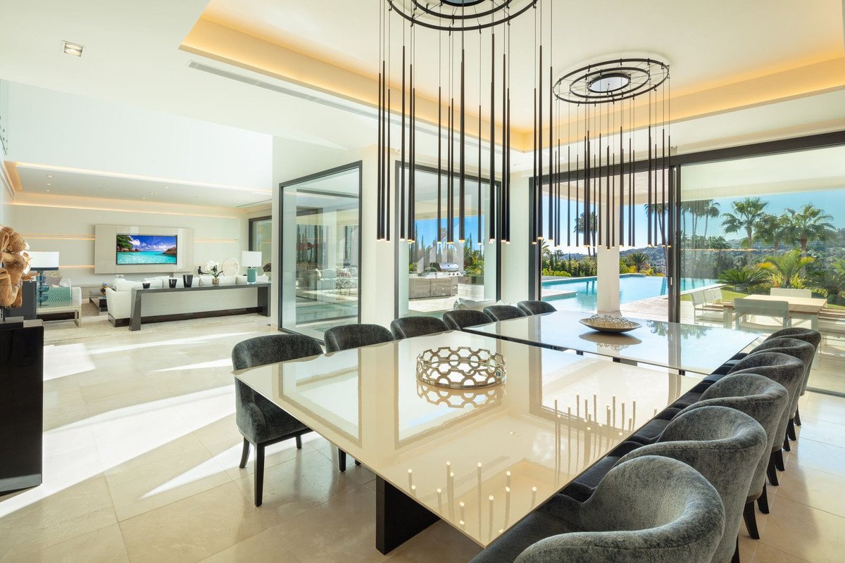 6 Bed Detached Villa in Nueva Andalucía