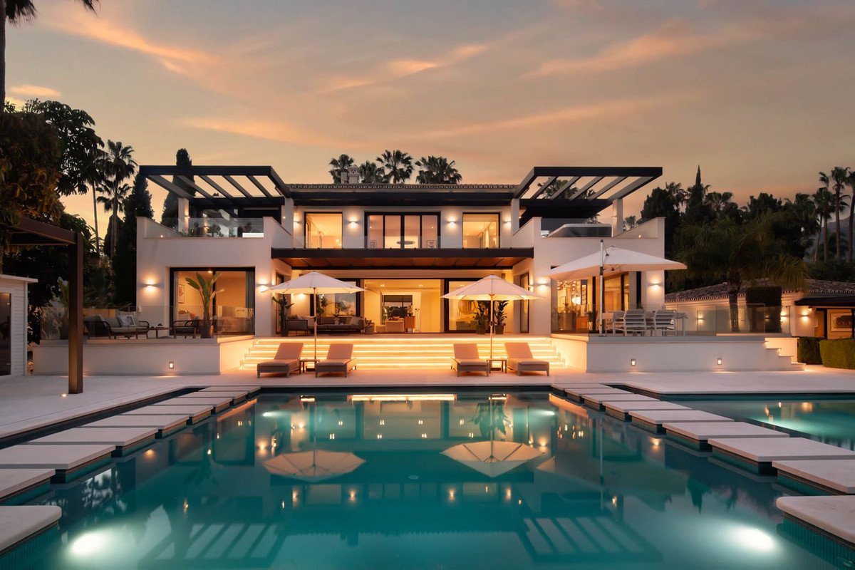 5 Bed Detached Villa in Nueva Andalucía