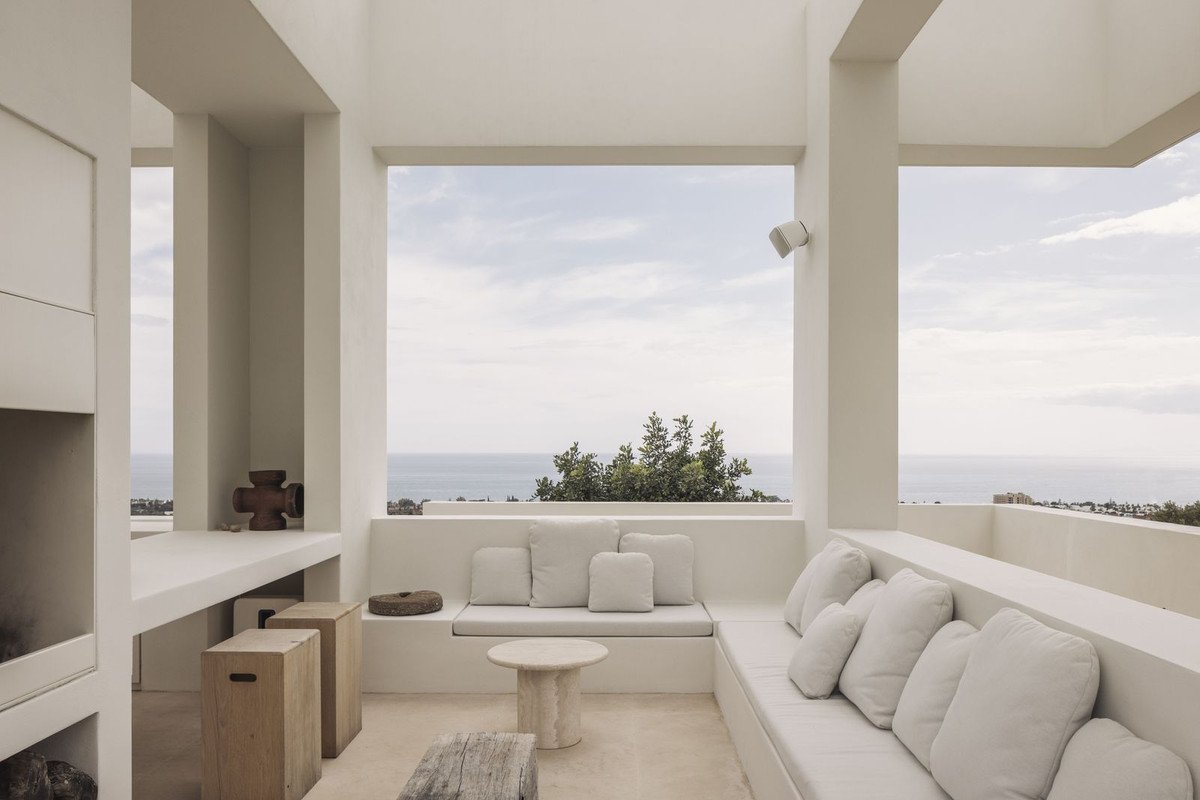 6 Bed Detached Villa in Altos de los Monteros