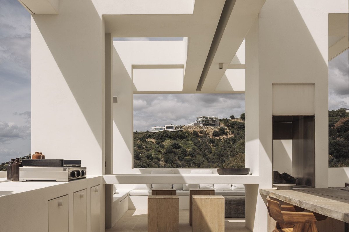 6 Bed Detached Villa in Altos de los Monteros