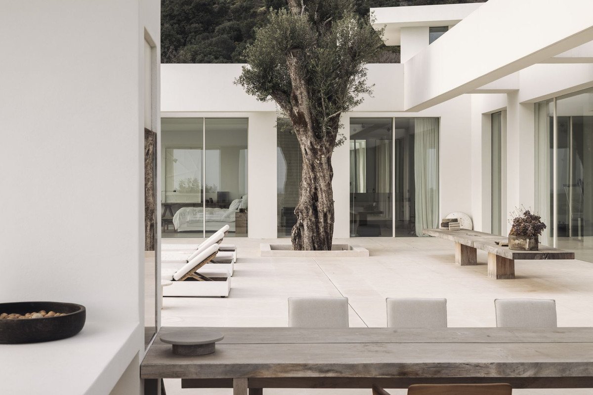 6 Bed Detached Villa in Altos de los Monteros
