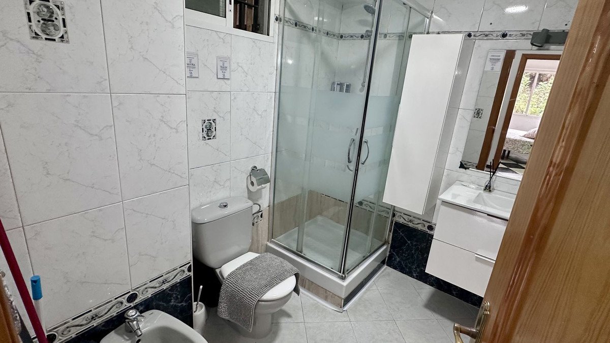 2 Bed Middle Floor Apartment in Fuengirola