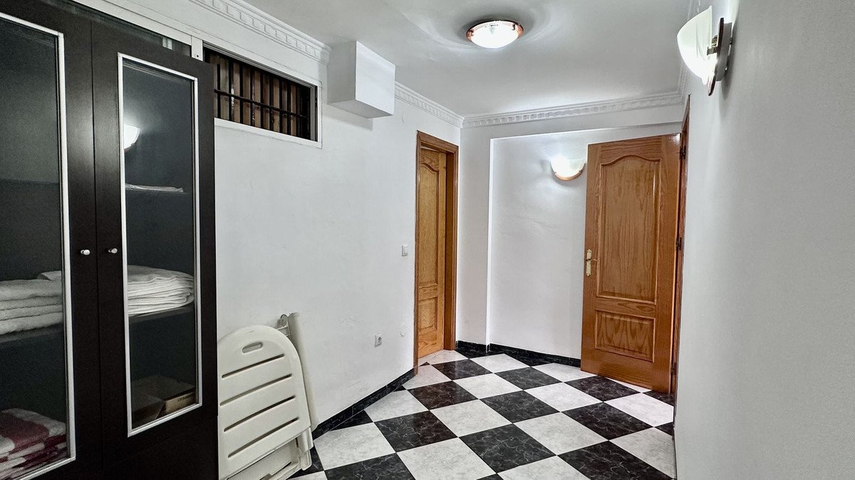 2 Bed Middle Floor Apartment in Fuengirola