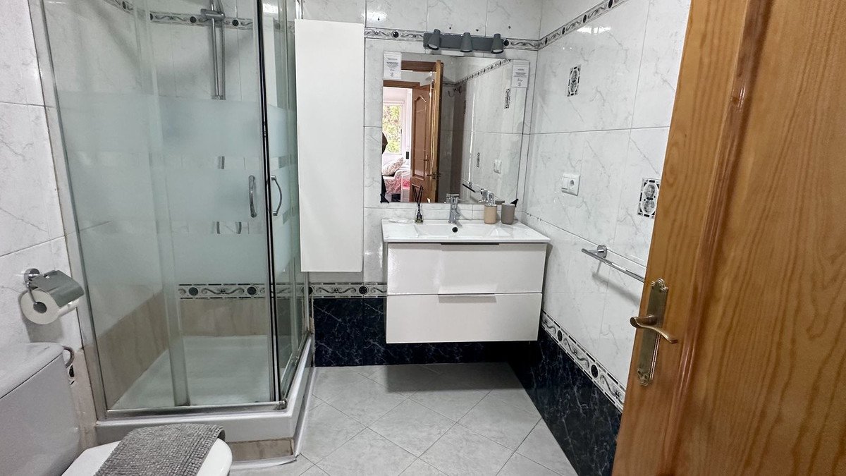 2 Bed Middle Floor Apartment in Fuengirola