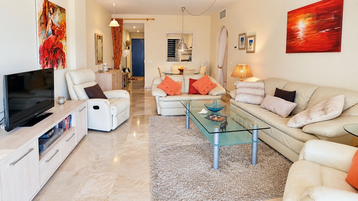 2 Bed Ground Floor Apartment in La Duquesa