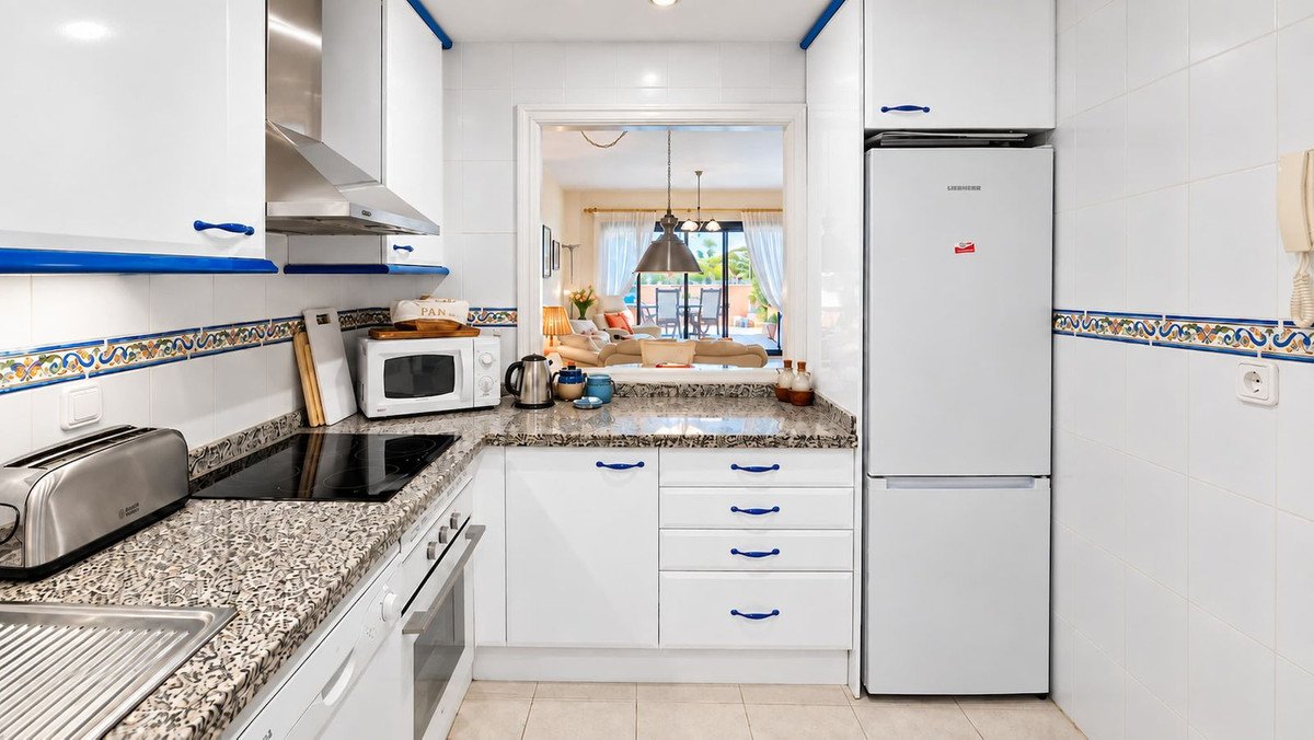 2 Bed Ground Floor Apartment in La Duquesa