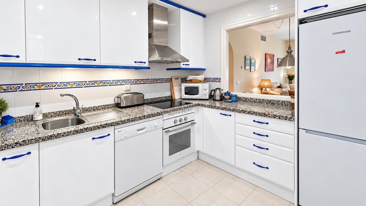 2 Bed Ground Floor Apartment in La Duquesa