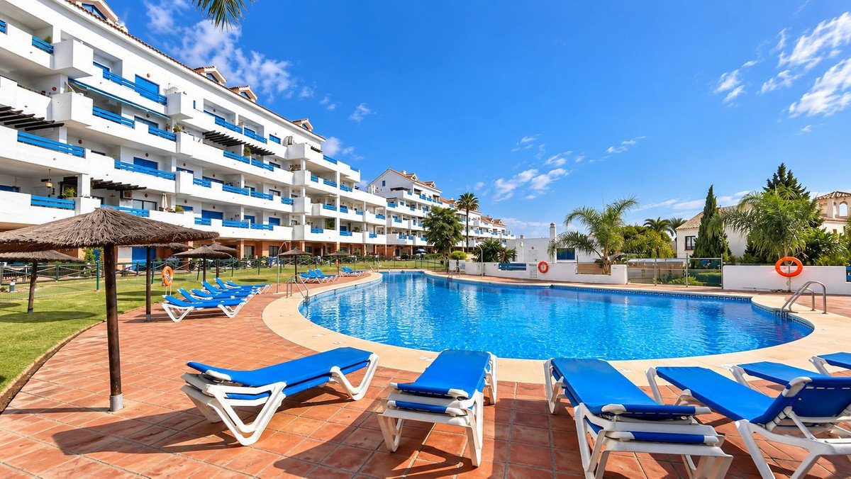 2 Bed Ground Floor Apartment in La Duquesa