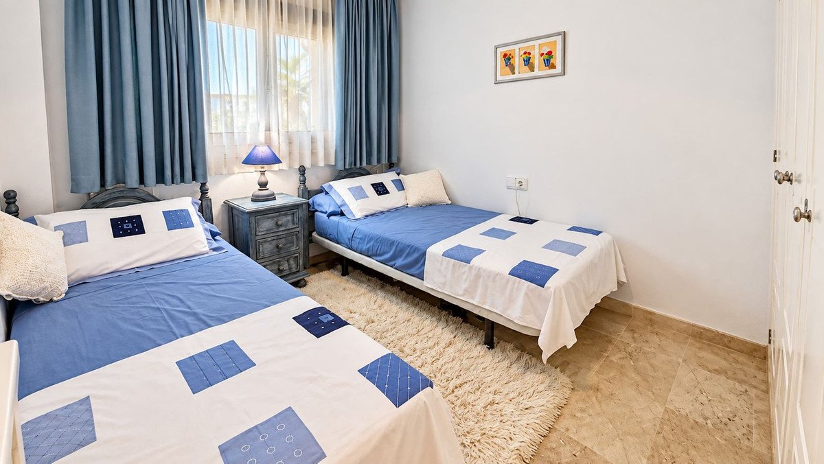 2 Bed Ground Floor Apartment in La Duquesa