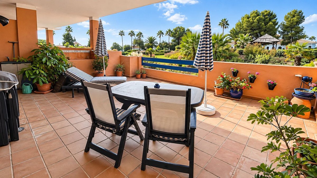 2 Bed Ground Floor Apartment in La Duquesa