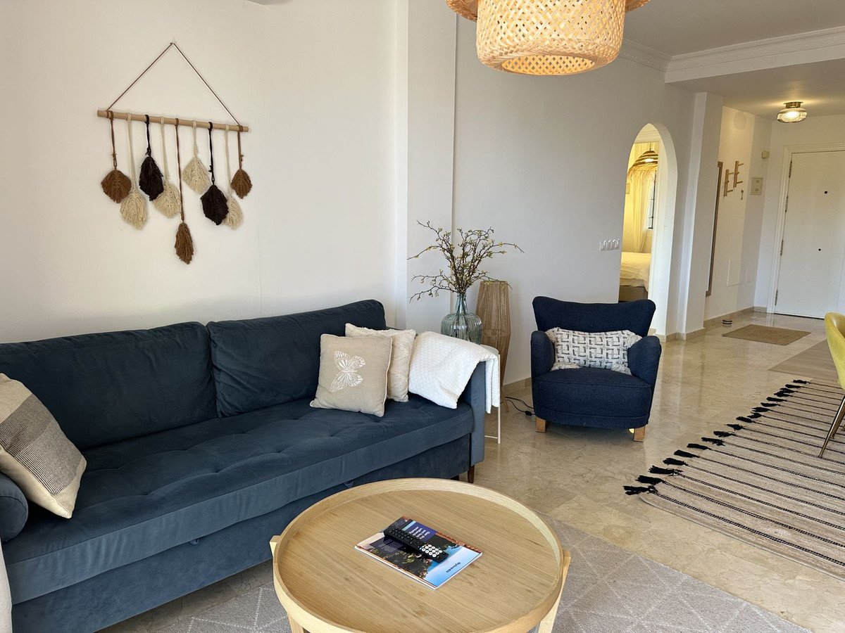 2 Bed Top Floor Apartment in Cerros del Aguila
